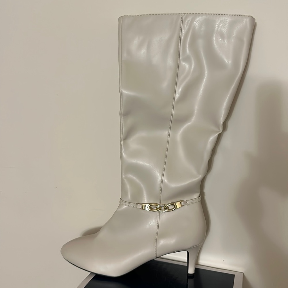 - New Karen Scott Boots size 12